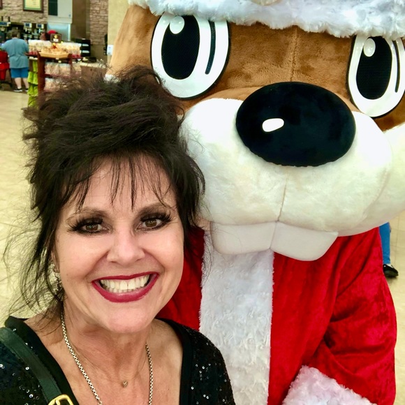 Meet your Posher, Sophia - Picture 2 of 3